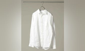 細身男性には「長袖リネンシャツ」。幼く見えない夏アイテムはこれ一択！