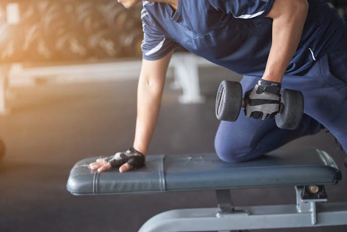 上腕三頭筋のダンベル腕トレメニュー8選 腕を太くする効果的な筋トレ種目とは Smartlogボディメイク By Smartlog 上腕三頭筋のダンベル腕トレメニュー8選 腕を太くする効果的な筋トレ種目とは Smartlogボディメイク By Smartlog