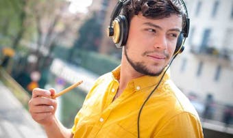 21 おしゃれなヘッドホン14選 女子 男子に人気のモデルを大公開 Smartlog 21 おしゃれなヘッドホン14選 女子 男子に人気のモデルを大公開 Smartlog