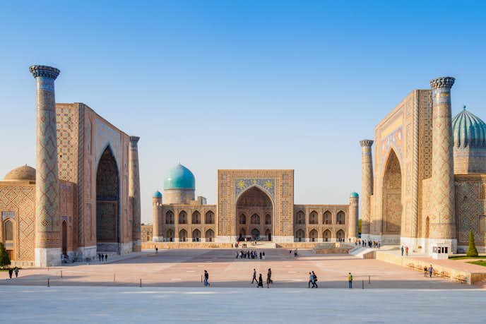 ウズベキスタンでおすすめの観光地はレギスタン広場