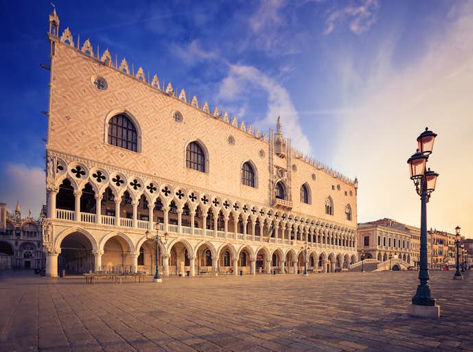 ベネチアでおすすめの観光地はドゥカーレ宮殿