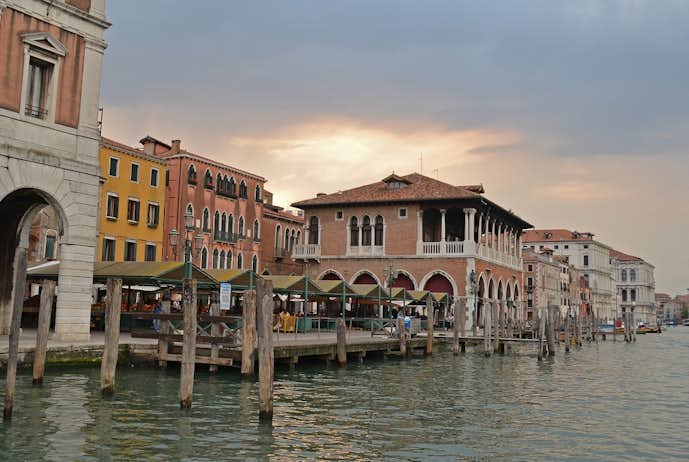 ベネチアでおすすめの観光地はリアルト市場