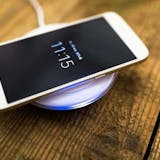 ワイヤレス充電器(Qi)のおすすめ8選。i...