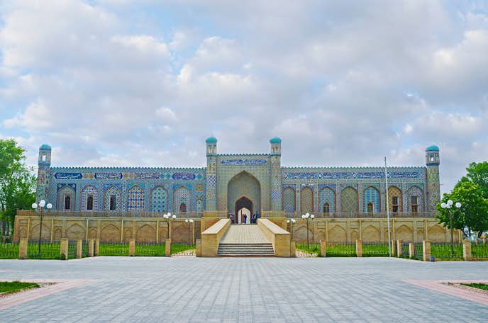 ウズベキスタンでおすすめの観光地はフダヤル・ハーン宮殿