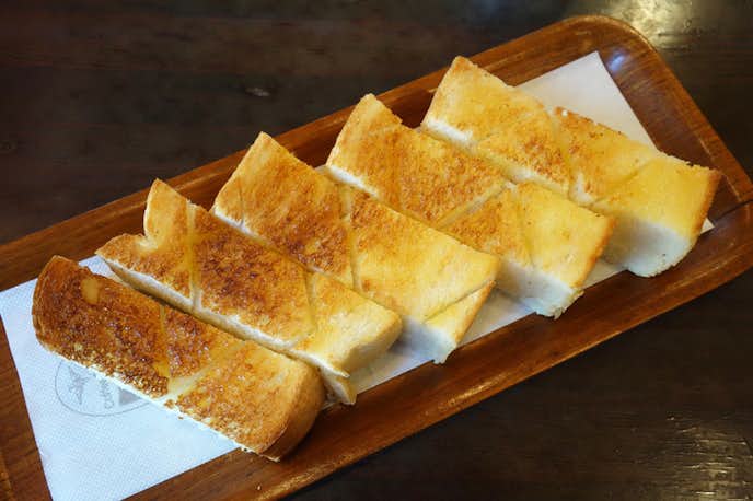 珈琲大使館のおすすめメニューは厚切りのバタートースト