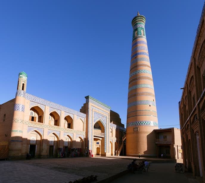 ウズベキスタンでおすすめの観光地はスラーム・ホジャ・ミナレットとメドレセ