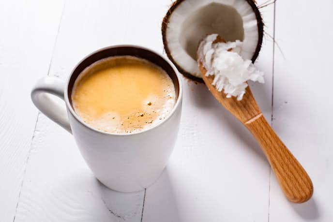 ココナッツオイルをコーヒーや紅茶に入れる