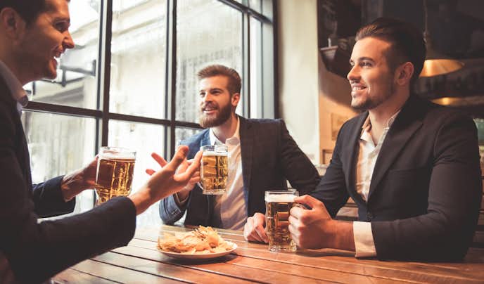 飲み会で モテる男 と モテない男 の特徴 合コンでも使える最高の気遣いとは Smartlog