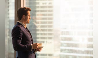 目が合うのは自分が見てるから?職場...