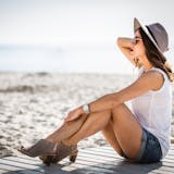チャラい女性の特徴とは?見た目や行動の見分...