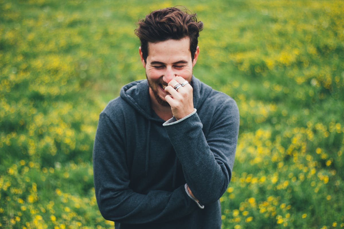 嫉妬する男性心理とは やきもちを焼いた時のかわいい行動パターンを紹介 Smartlog 嫉妬する男性心理とは やきもちを焼いた時のかわいい行動パターンを紹介 Smartlog