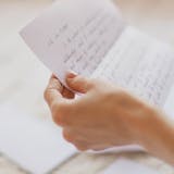 病気の人にかける言葉の正解とは 相手を励ます お見舞いの言葉 を紹介 Smartlog 病気の人にかける言葉の正解とは 相手を励ます お見舞いの言葉 を紹介 Smartlog