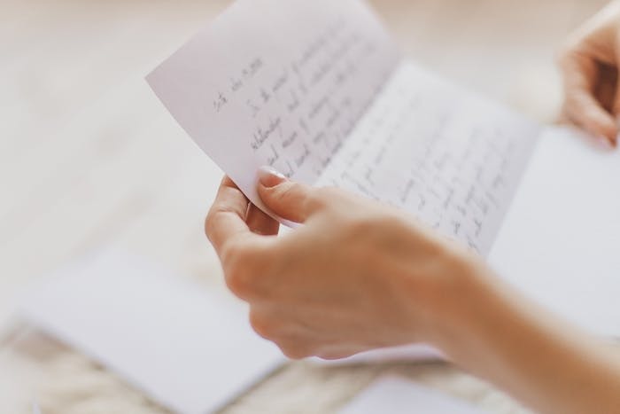 ご自愛ください の意味 使い方 類語 目上への例文 ビジネス敬語ガイド Smartlog ご自愛ください の意味 使い方 類語 目上への例文 ビジネス敬語ガイド Smartlog