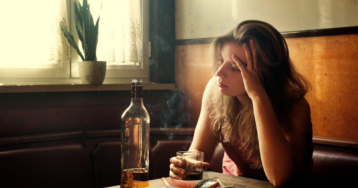 酒癖が悪い女性は直らない 酒乱で酔うとめんどくさい女の特徴とは Smartlog 酒癖が悪い女性は直らない 酒乱で酔うとめんどくさい女の特徴とは Smartlog