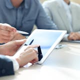 "拝聴"の意味/使い方とは?例文&言い換え...