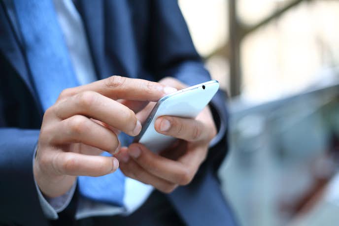 彼氏が連絡をくれない理由 心理とは 連絡不精な男の対処法とタイプを紹介 Smartlog 彼氏が連絡をくれない理由 心理とは 連絡不精な男の対処法とタイプを紹介 Smartlog