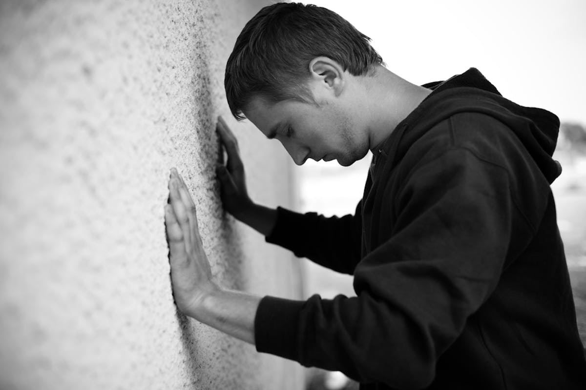 嫉妬深い彼氏の心理 対処法 喧嘩せずに恋人を安心させて別れを回避する対応とは Smartlog