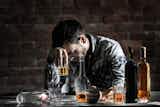 【酒癖が悪いとは？】お酒に飲まれる男性の性格＆特徴。酒癖の悪さを直す方法も解説！