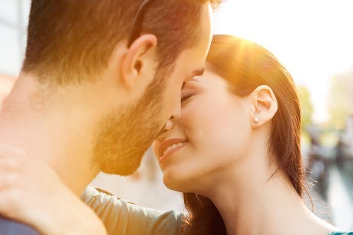キスしたい心理を刺激する。女性とキスをする方法とは Smartlog