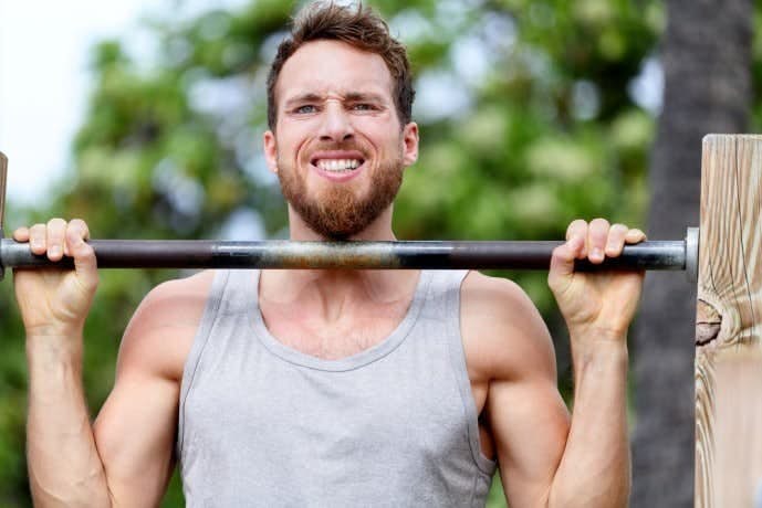 効果的に筋肉を鍛えられる懸垂トレーニングのやり方とコツ