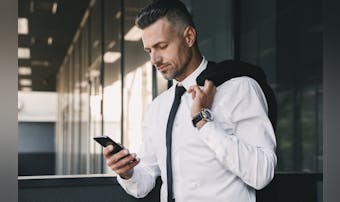 彼氏が構ってくれない理由と男性心理...
