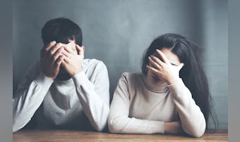 彼氏に対して不安になる女性心理とは 不安な彼氏の特徴と対処法も解説 Smartlog 彼氏に対して不安になる女性心理とは 不安な彼氏の特徴と対処法も解説 Smartlog
