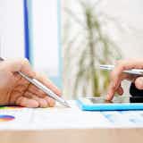 "ご覧いただく"は二重敬語?言い換えできる類語&例文【ビジネス敬語ガイド】