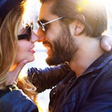 「顎クイ」してキスする男性心理とは?したく...