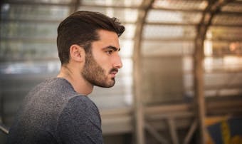 元カノを忘れたい 未練が残る理由や辛い失恋を忘れる対処法とは Smartlog 元カノを忘れたい 未練が残る理由や辛い失恋を忘れる対処法とは Smartlog