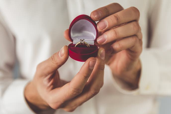 男性が結婚を決めるきっかけとは 交際してプロポーズする平均期間も解説 Smartlog 男性が結婚を決めるきっかけとは 交際してプロポーズする平均期間も解説 Smartlog