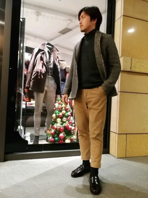 セーターのメンズ色別コーデ集 秋冬の着こなしに こだわり を Smartlog