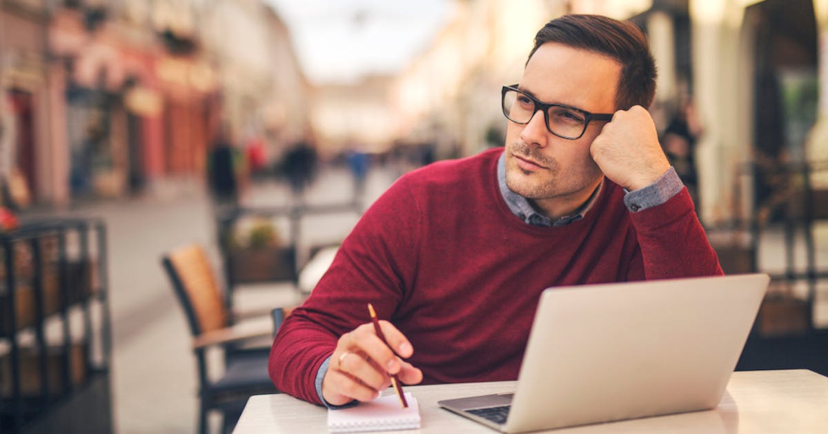 頬杖をつく男女の心理とは デメリットや失礼と言われる理由も解説 Smartlog