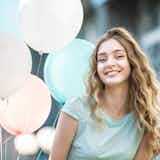 ふわふわ系女子の特徴13選 柔らかい雰囲気の女性がモテる理由とは Smartlog ふわふわ系女子の特徴13選 柔らかい雰囲気の女性がモテる理由とは Smartlog