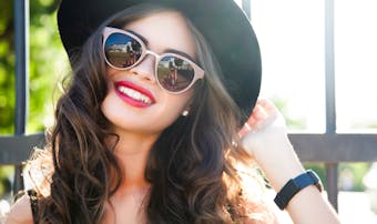お酒で顔が赤くなる女は可愛い 男性からの印象 モテる振る舞い方を解説 Smartlog お酒で顔が赤くなる女は可愛い 男性からの印象 モテる振る舞い方を解説 Smartlog