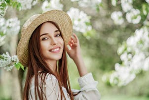 華がある女性の特徴12選 男性からの印象 華やかな人になる方法も解説 Smartlog