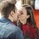 キスの仕方で男性の性格と心理が読める 彼氏が喜ぶキスの仕方も紹介 Smartlog キスの仕方で男性の性格と心理が読める 彼氏が喜ぶキスの仕方も紹介 Smartlog
