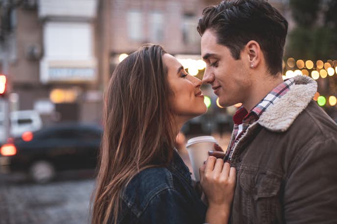付き合ってないのにキスや嫉妬をする男性の心理って 男の本音を解説します Smartlog