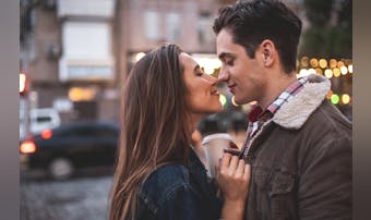 付き合ってないのにキスや嫉妬をする...