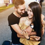 【男女別】抱きつく心理を大公開!8つの抱き...
