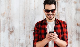 よく喋る男性の特徴とは 一緒にいて疲れる おしゃべり男 の対処法を紹介 Smartlog