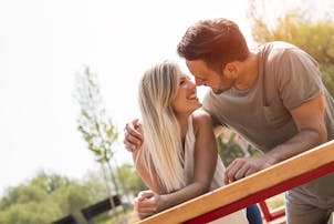 壁ドン で女子が言われたいセリフ10選 もっと効果的なモテ仕草も解説 Smartlog 壁ドン で女子が言われたいセリフ10選 もっと効果的なモテ仕草も解説 Smartlog