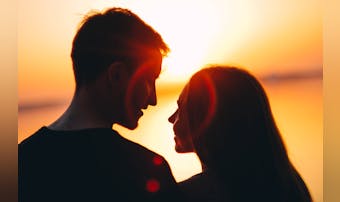 カップルにおけるスキンシップの段階とは 恋人と付き合ってから触れ合う順序を大公開 Smartlog カップルにおけるスキンシップの段階とは 恋人と付き合ってから触れ合う順序を大公開 Smartlog