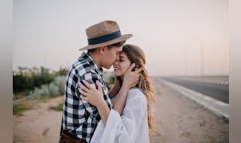 彼女に飽きた時に見せる彼氏のサイン9つ 飽きる理由や上手な対処法とは Smartlog 彼女に飽きた時に見せる彼氏のサイン9つ 飽きる理由や上手な対処法とは Smartlog