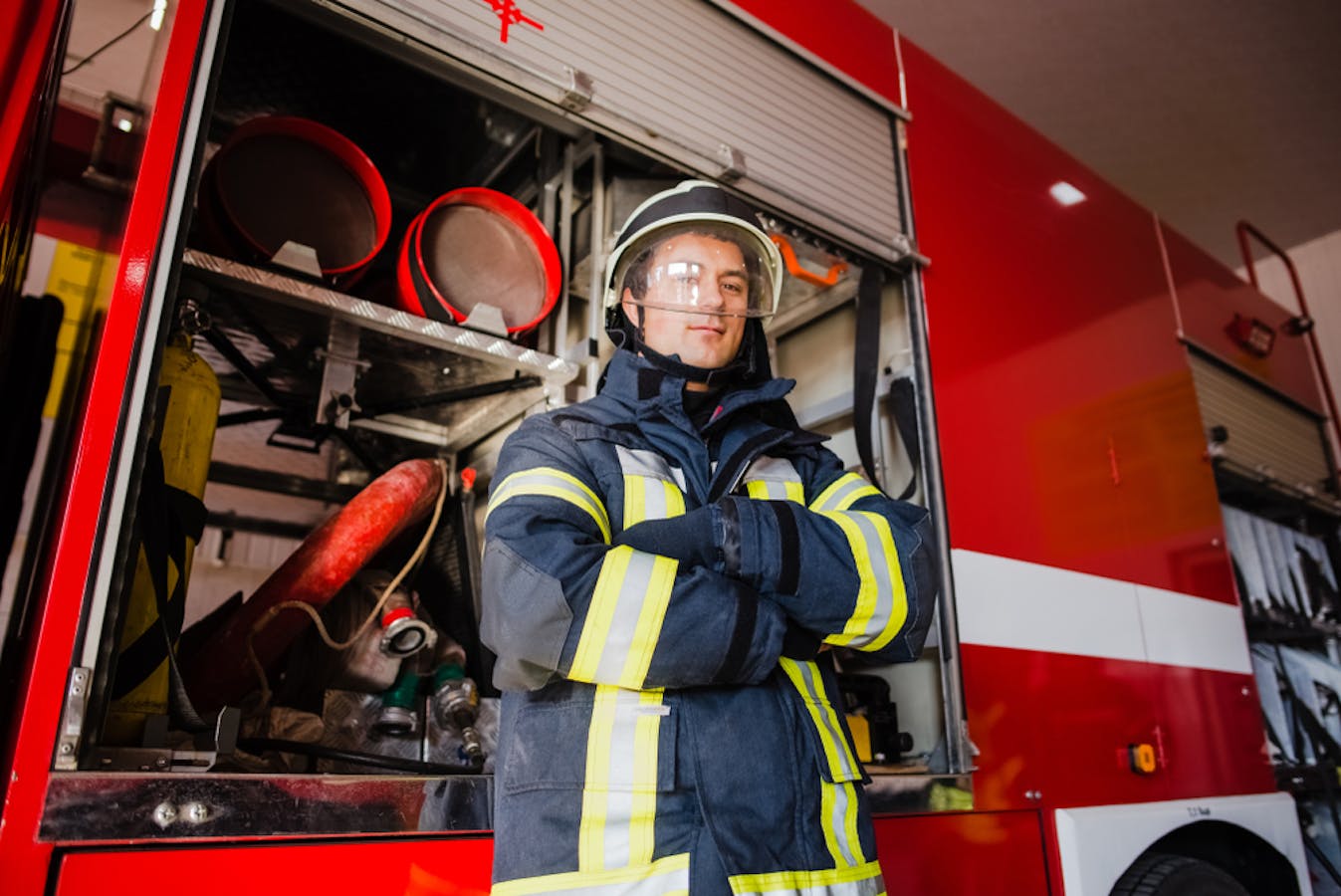 消防士の彼氏と付き合うってどう 相性が良い女性や消防士がモテる かっこいい理由を解説 Smartlog 消防士の彼氏と付き合うってどう 相性が良い女性や消防士がモテる かっこいい理由を解説 Smartlog