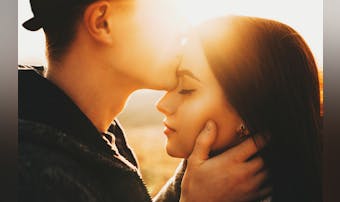 キスの場所でわかる意味とは 25の部位別で変わる男女の心理を解説 Smartlog キスの場所でわかる意味とは 25の部位別で変わる男女の心理を解説 Smartlog