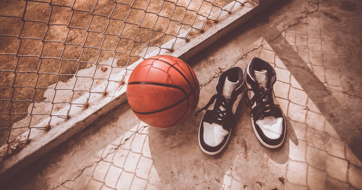 バスケットシューズのおすすめ21選 履きやすい人気バッシュを徹底ガイド Smartlog バスケットシューズのおすすめ21選 履きやすい人気バッシュを徹底ガイド Smartlog