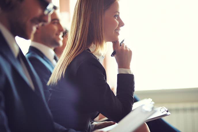 変わった人の特徴とは 個性が強い人の性格からモテる理由まで解説 Smartlog