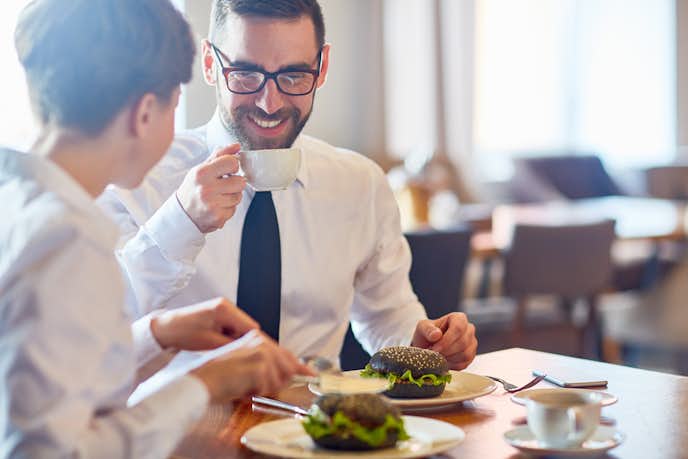 舌足らずな人の意味とは 舌足らずな女性が男にモテる特徴と理由を解説 Smartlog 舌足らずな人の意味とは 舌足らずな女性が男にモテる特徴と理由を解説 Smartlog