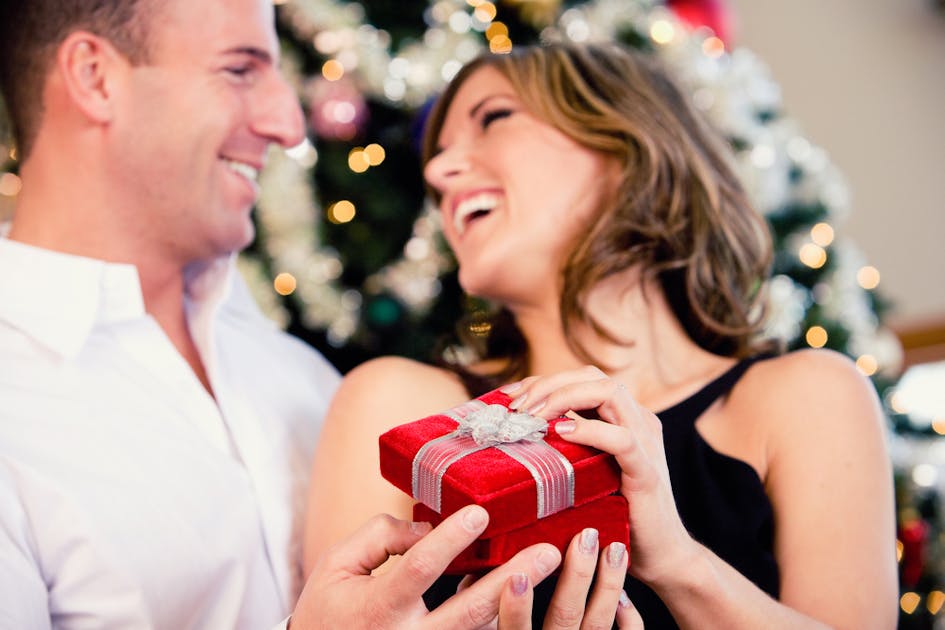完全解説 クリスマスプレゼントの上手な渡し方とは 彼氏や彼女が喜ぶアイデアを大公開 最高のクリスマスプレゼント21 By Smartlog