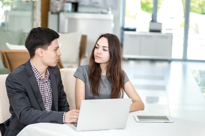 女のおならは幻滅する 男の本音と出そうな時のかわいい対処法を紹介 Smartlog 女のおならは幻滅する 男の本音と出そうな時のかわいい対処法を紹介 Smartlog